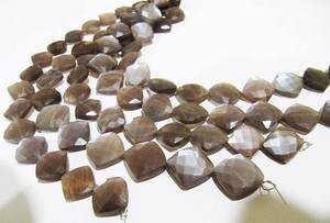 Cadena de cuentas de piedra lunar natural color chocolate, forma de cojín, corte briolette facetado, 8 pulgadas - Product Image 2