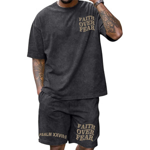 Conjunto de Camiseta y Pantalones Cortos Cristianos para Hombre, Camiseta Oversize con Versículo Bíblico 'Fe sobre el Miedo', Conjunto de 2 Piezas con Estampado Religioso - Product Image 1