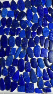 Cabujones de Lapislázuli Azul Natural Trimurti Gems - Grado AAA, Formas Variadas (20-50mm) |   Material suelto para la fabricación de joyas |   Venta al por Mayor - Product Image 3