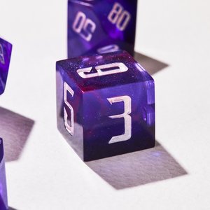 Ensemble de dés en résine polyédrique exclusif Tradebyd, moulé, écologique, durable, 7 pièces, dés de jeu équilibrés, DND RPG Dragons Dungeons - Product Image 1