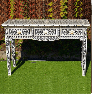 Console en bois rustique avec tiroirs incrustés de os en forme d'écailles de poisson bleues, disponible à prix de gros. - Product Image 6