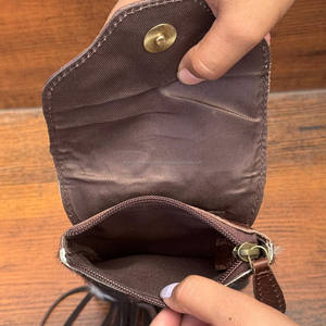 Sac à bandoulière personnalisé en cuir usiné à la main avec franges pour téléphone portable pour femmes avec sangle détachable - Product Image 6