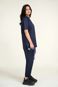 Conjunto de Uniforme Médico EVERGLOW Unisex Negro con Cuello en V, Pantalones de Algodón y Spandex para Doctores, con Tecnología de Detección de Agujas y Fusión sin Costuras - Product Image 4
