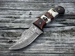 Cuchillo de caza hecho a mano con hoja de acero de Damasco, mango de palisandro y funda de cuero, cuchillo para exteriores. - Product Image 4