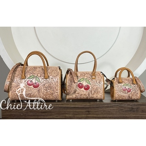 Bolso de Viaje de Cuero Genuino con Diseño de Cerezas Grabado a Mano para Mujer, Bolso Cruzado de Alta Calidad Estilo Western - Product Image 1