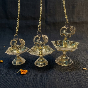 Ensemble de lampes à huile en laiton de qualité supérieure - Design paon artisanal pour Puja, décoration de mariage, Deepavali et souvenirs traditionnels indiens - Product Image 1