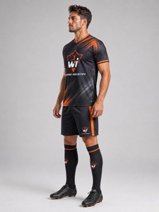Tenue de football personnalisée, maillot et short de football haut de gamme, tissu extensible doux pour les matchs de compétition en extérieur - Product Image 2