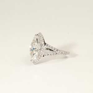 Bague solitaire de luxe en or 18 carats avec diamant de laboratoire marquise certifié IGI de 3,00 carats, clarté E VVS, à double sangle, cadeau de fiançailles pour femme - Product Image 4