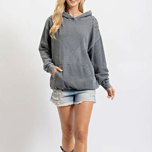 Sudadera con Capucha Personalizada Unisex de Alta Calidad con Adornos de Tachuelas a la Moda para Uso Casual - Product Image 5