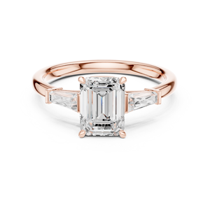 Anillo de compromiso de moissanita fina con corte esmeralda y detalles laterales de baguette, chapado en oro rosa sobre plata, anillo de tres piedras. - Product Image 1