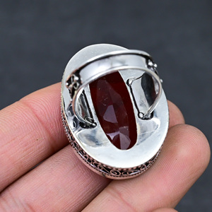 Anillo de Granate Rojo Facetado, Hermoso y Popular, Hecho a Mano, Chapado en Plata de Ley 925, Ovalado, de Lujo, Calidad Premium, Estilo Vintage - Product Image 3