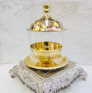 Support de lampe à huile Akhand Jyoti Diya en laiton avec base en verre sculpté pour la maison ou le temple, disponible à prix de gros. - Product Image 5