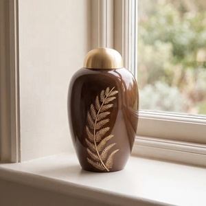 Urne commémorative botanique en métal brun avec incrustation de feuilles d'or, finition lisse, couvercle en dôme et forme compacte pour souvenir commémoratif - Product Image 4