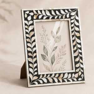Cadre photo artisanal en nacre avec incrustation, forme et taille personnalisables, design imprimé, support photo décoratif haut de gamme - Product Image 1