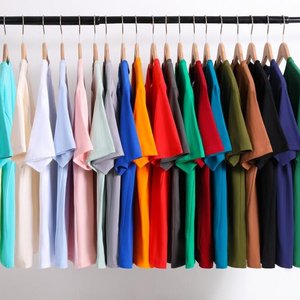 เสื้อยืดคอกลมแขนสั้นผู้ชาย สีดำล้วน ผ้าฝ้าย ทรงปกติ สไตล์ลำลอง ผ้าเจอร์ซีย์ถัก สีพื้น ดีไซน์เรียบง่าย - Product Image 4