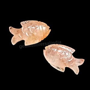 Pendentif en pierre naturelle de quartz de feu sculpté à la main en forme de poisson Koi de 25 mm, prix de gros pour la fabrication de bijoux en vrac - Product Image 2