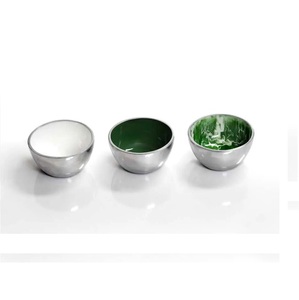 Tazón decorativo de metal con acabado esmaltado, perfecto para servir frutas, bocadillos y postres con estilo. - Product Image 1