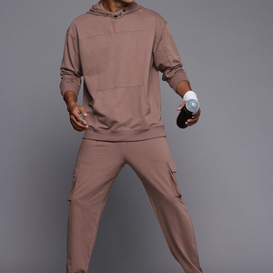 Ensemble de survêtements pour hommes en coton épais de haute qualité, respirant, avec logo personnalisé imprimé, idéal pour la gym - Product Image 3