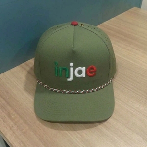 Gorra de Golf OEM Personalizada de 5 Paneles, Perforada con Corte Láser, Bordado 3D, Visera Precurvada de Fábrica, Estructurada, Bajo MOQ, Proveedor - Product Image 5