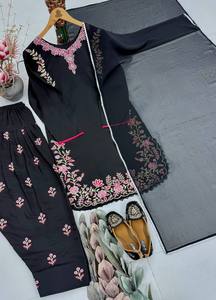Nuevo Traje Salwar de Seda Romana para Mujer, Diseño de Diseñador, con Bordado Intenso y Encaje Decorativo para Bodas y Diwali - Product Image 5