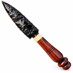 Vente en gros : Pointe de flèche artisanale en obsidienne noire avec manche en bois sculpté – Art de collection de style primitif pour exposition - Product Image 2