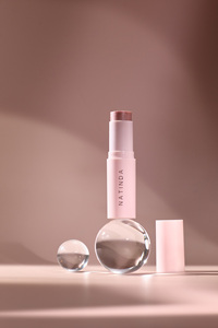 Barra Iluminadora NATINDA con Brillo y Destellos para Uso Diario, para Todo Tipo de Piel, para Mujeres Adultas - Product Image 1