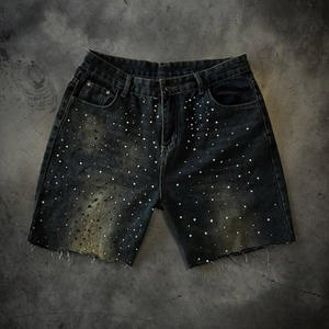 Shorts en jean pour homme, style confortable, conçus pour un usage quotidien et un style de vie actif. - Product Image 2