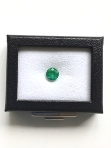 Piedra de Esmeralda Verde Natural de Zambia de 4.27 Quilates, Corte Redondo, para Joyería Fina - Product Image 3