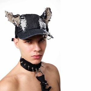 Gorra de Béisbol Unisex Negra Desgastada con Orejas de Gato y Anillos Metálicos, Estilo Punk, 6 Paneles, Ajustable - Product Image 1