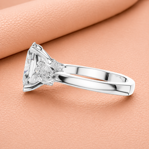 Bague de fiançailles de luxe en or blanc avec diamant taille ovale et pierre latérale en forme de poire, bijoux fins, cadeau d'anniversaire pour femme - Product Image 2