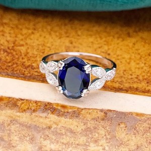 Anillo Clásico Art Deco con Moissanita Ovalada Azul Zafiro de 8x6MM, Plata 925 con Baño de Rodio, Regalo para Ceremonia de Boda - Product Image 4