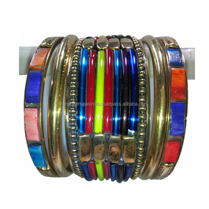 Conjunto de brazaletes elegantes de alta calidad para mujer, en latón y resina multicolor, para bodas y aniversarios. - Product Image 2