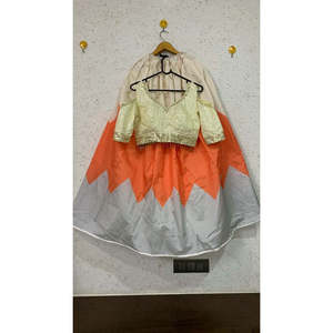 Ropa de fiesta de diseñador para mujer Lehenga Choli con Conjunto elegante de trabajo secuencial - Product Image 1