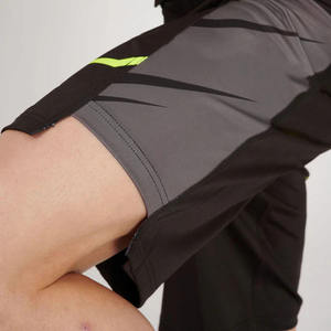 Pantalones Cortos Bermuda para Hombre, Color Verde Oliva, Estampado Geométrico, Franja Lateral Negra, Secado Rápido, Cintura Elástica, Estilo Casual Deportivo, Talle Medio, Tejido de Punto - Product Image 4