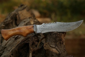 Couteau Bowie artisanal en acier Damas d'A&M ENTERPRISES, manche en bois, qualité industrielle, pour le camping, la survie et la chasse professionnelle. - Product Image 6
