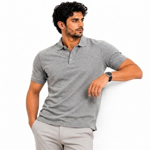 Chemise grise à manches courtes pour homme, couleur unie, tricotée en coton biologique, séchage rapide, style décontracté, coupe classique, logo personnalisé sur le devant - Product Image 3