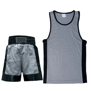 Uniforme de Kick Boxing Profesional de Diseño Personalizado OEM, Chaleco y Pantalones Cortos de Boxeo Ligeros y Transpirables de la Mejor Calidad con Logotipo Personalizado en la Parte Delantera - Product Image 4