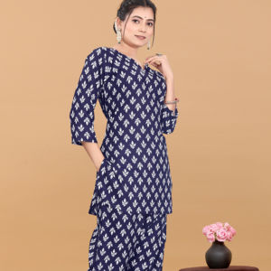 Ensemble coordonné en poly-rayonne bleu marine pour femme, imprimé écologique, col rond, grandes tailles S à 6XL, collection boutique Inde - Product Image 1