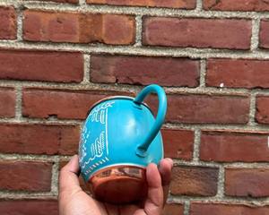 Taza de Cobre Azul con Diseño Floral Grabado, Perfecta para Té y Agua Detox, Vajilla Tradicional para el Hogar y Bienestar - Product Image 5