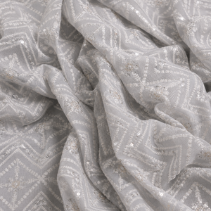 Tissu de sari en organza gris brodé avec détails en sequins pour femmes, vêtements de créateur pour fêtes, vêtements de mariée - Product Image 4