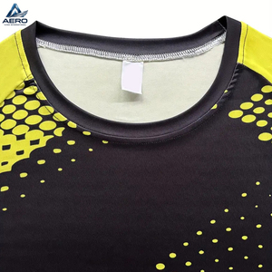 Vêtements de compression pour hommes de Good Supplier, comprenant une chemise à manches longues et col rond extensible et à séchage rapide, et un pantalon long. - Product Image 6