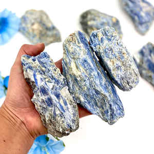 หินไคยาไนต์สีน้ำเงินธรรมชาติขายดีที่สุด หินดิบขัดเงา สำหรับการทำเรอิกิ การบำบัด การทำสมาธิ เสริมฮวงจุ้ย ของที่ระลึก - Product Image 6