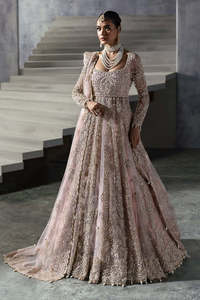 Robe de mariée pakistanaise moderne intemporelle, ornée de sequins et de cristaux, dos lacé, volants brodés, couleur contrastante, sophistiquée - Product Image 2