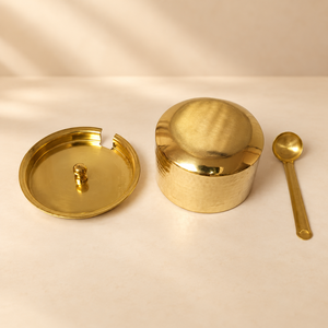 Pot à ghee en laiton martelé SHUBHAM avec couvercle et cuillère simples, récipient de service traditionnel doré pour la cuisine et la salle à manger - Product Image 5