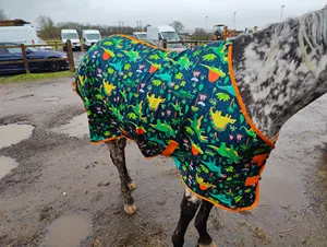 Alfombra de caballo con forro de nailon y forro polar estampado de caballos con encuadernación naranja - Product Image 2