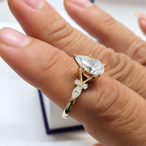 Bague de mariage en or blanc massif 18 carats avec diamant de laboratoire taille poire 2 carats, clarté VS1, couleur F, certifiée GIA, bague solitaire d'appoint - Product Image 2