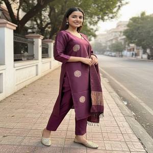 VASTRA COTTAGE Kurta Jacquard de crepé con pantalón y dupatta jacquard morado, conjunto étnico cosido para mujer - Product Image 2