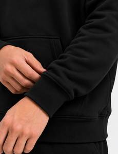 Sweat-shirt à capuche classique pour homme avec poche kangourou en tissu polaire noir premium - Product Image 3