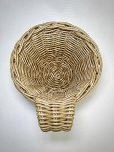 Maceta de ratán con asa en espiral, perfecta para plantas verdes de interior, estilo rústico y decoración de escritorio, procedente de la India. - Product Image 5