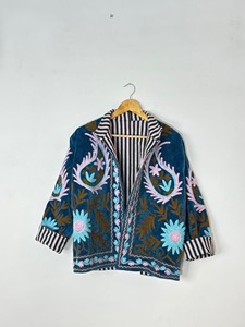 เสื้อแจ็คเก็ตกำมะหยี่ปักลายดอกไม้สไตล์โบฮีเมียน คอจีน แขนยาว ไซส์ใหญ่ เสื้อคลุมลำลองสำหรับผู้หญิง ใส่ได้ในฤดูใบไม้ร่วง - Product Image 4